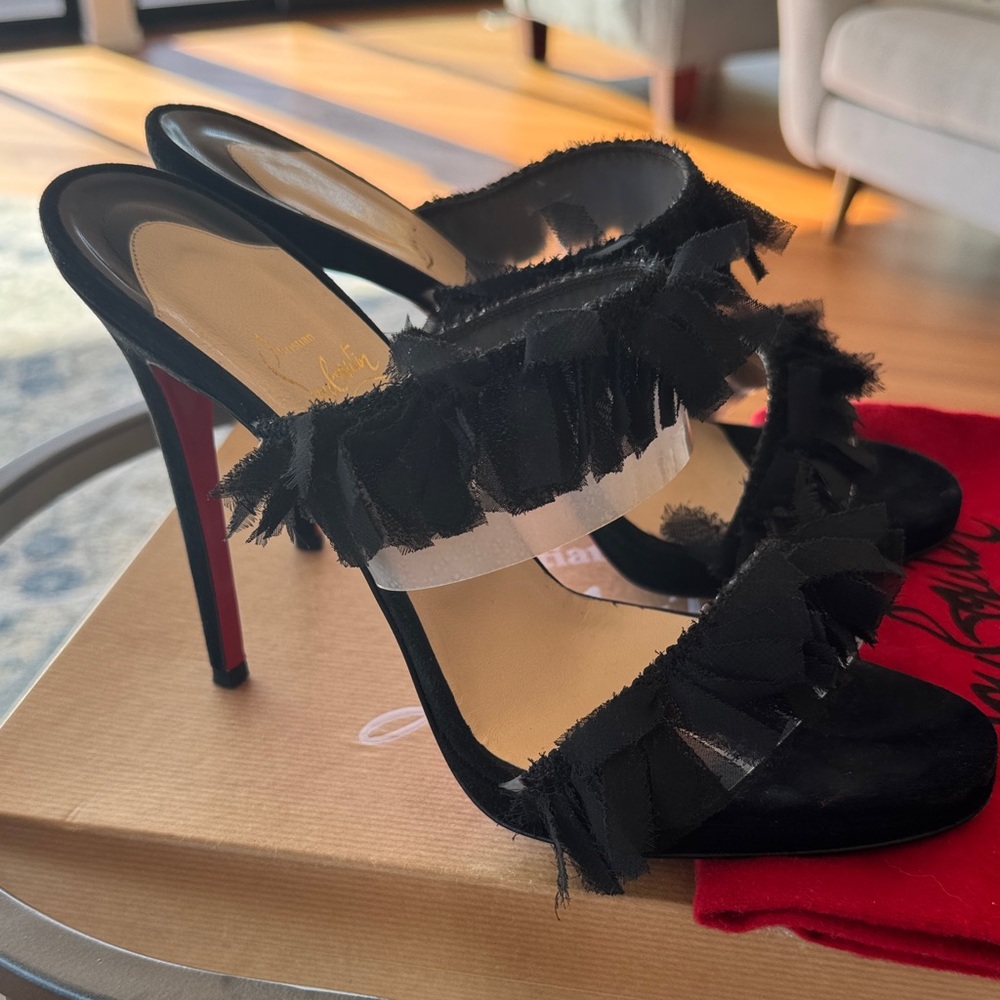 Christian Louboutin Black and Cream Ruffle Slide Sandals - Picture 2 of 6